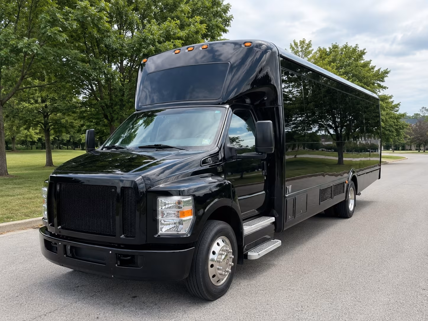 Cincinnati Birthday, Sweet 16, & Quinceañera Party Bus Rentals