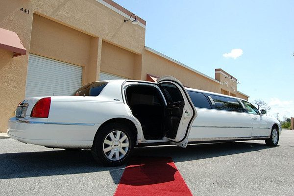 8 Person Lincoln Stretch Limo Columbus